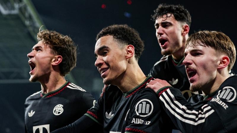 大谷翔平在 2025 年开幕战的球鞋采用高科技材料，能够实时回传其步频数据